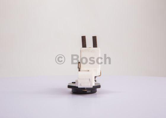 BOSCH 1 197 311 235 - Regolatore di tensione del generatore www.autoricambit.com