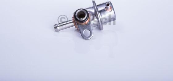 BOSCH F 000 DR9 579 - Regolatore pressione carburante www.autoricambit.com