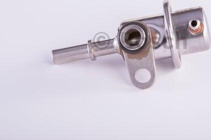 BOSCH F 000 DR9 608 - Regolatore pressione carburante www.autoricambit.com