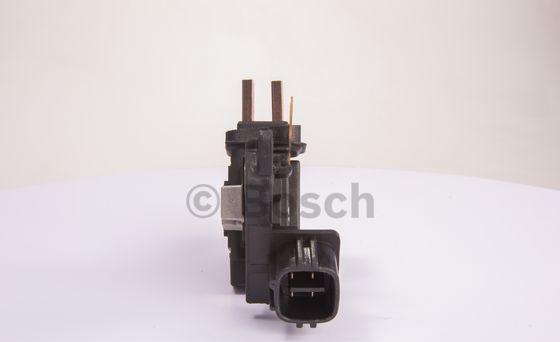 BOSCH F 00M 145 874 - Regolatore di tensione del generatore www.autoricambit.com