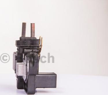 BOSCH F 00M 145 237 - Regolatore di tensione del generatore www.autoricambit.com