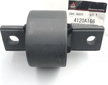 Mitsubishi 4120A166 - Silent Block, Supporto Braccio Oscillante www.autoricambit.com