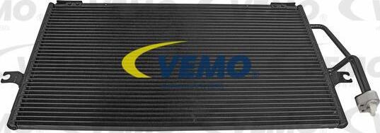 Vemo V95-62-0010 - Condensatore, Climatizzatore www.autoricambit.com