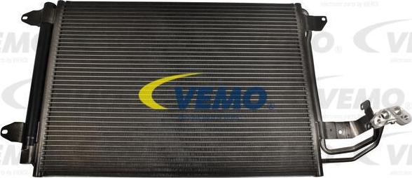 Vemo V15-62-1017 - Condensatore, Climatizzatore www.autoricambit.com