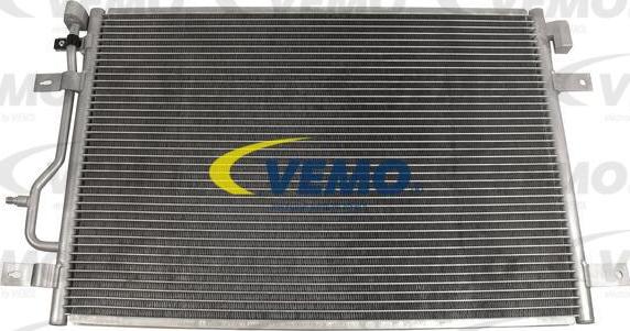 Vemo V15-62-1020 - Condensatore, Climatizzatore www.autoricambit.com