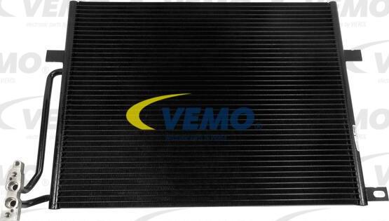 Vemo V20-62-1007 - Condensatore, Climatizzatore www.autoricambit.com