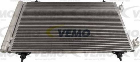 Vemo V22-62-0007 - Condensatore, Climatizzatore www.autoricambit.com