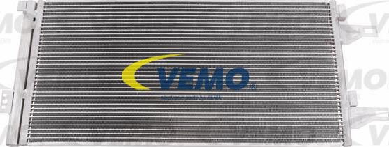 Vemo V22-62-0012 - Condensatore, Climatizzatore www.autoricambit.com